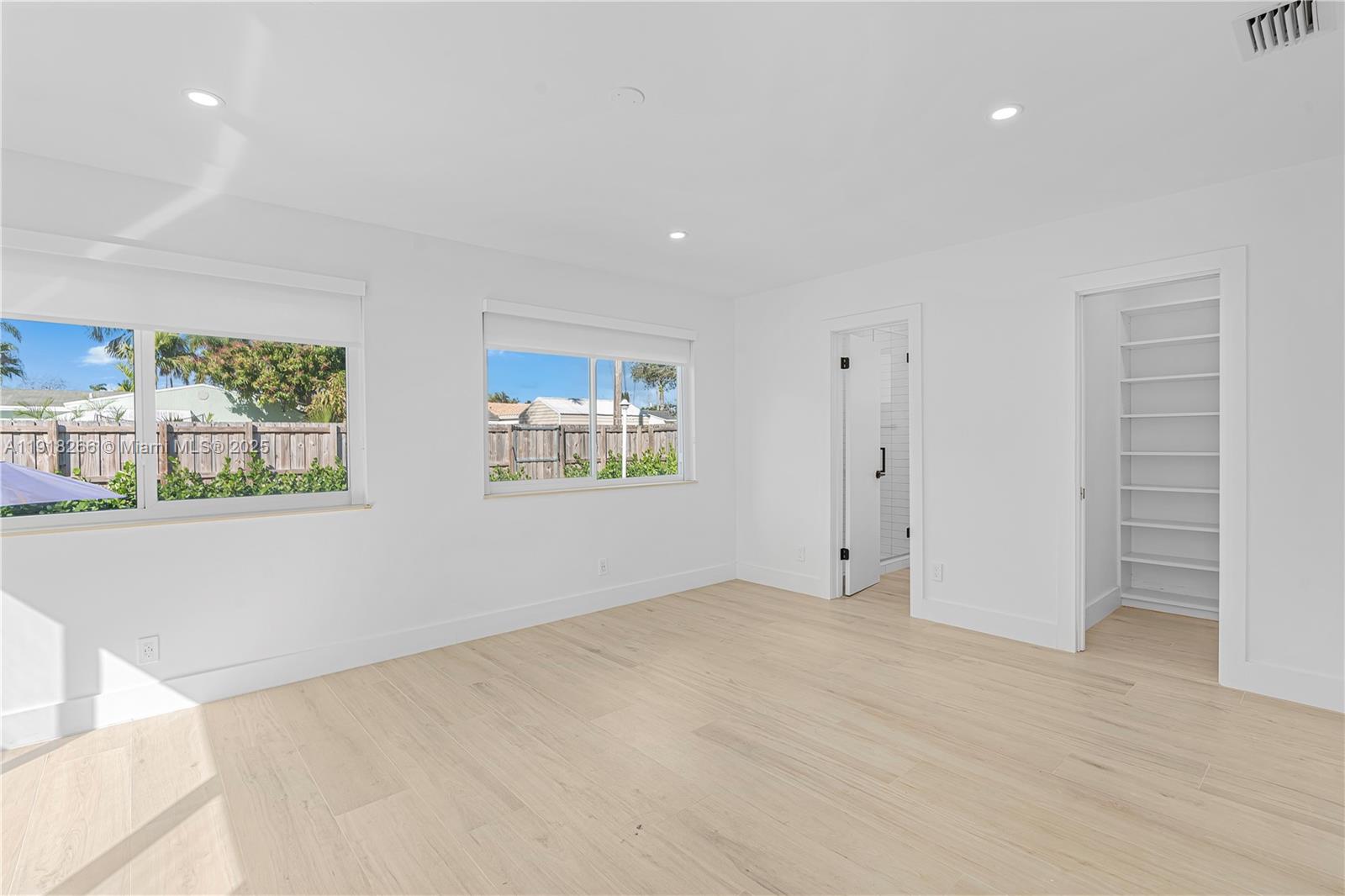 CENTRAL GOLF SEC OF HOLLY - Residential