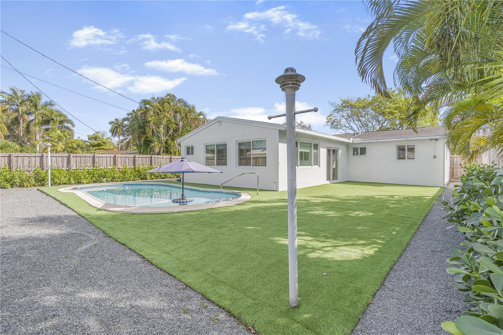 CENTRAL GOLF SEC OF HOLLY - Residential