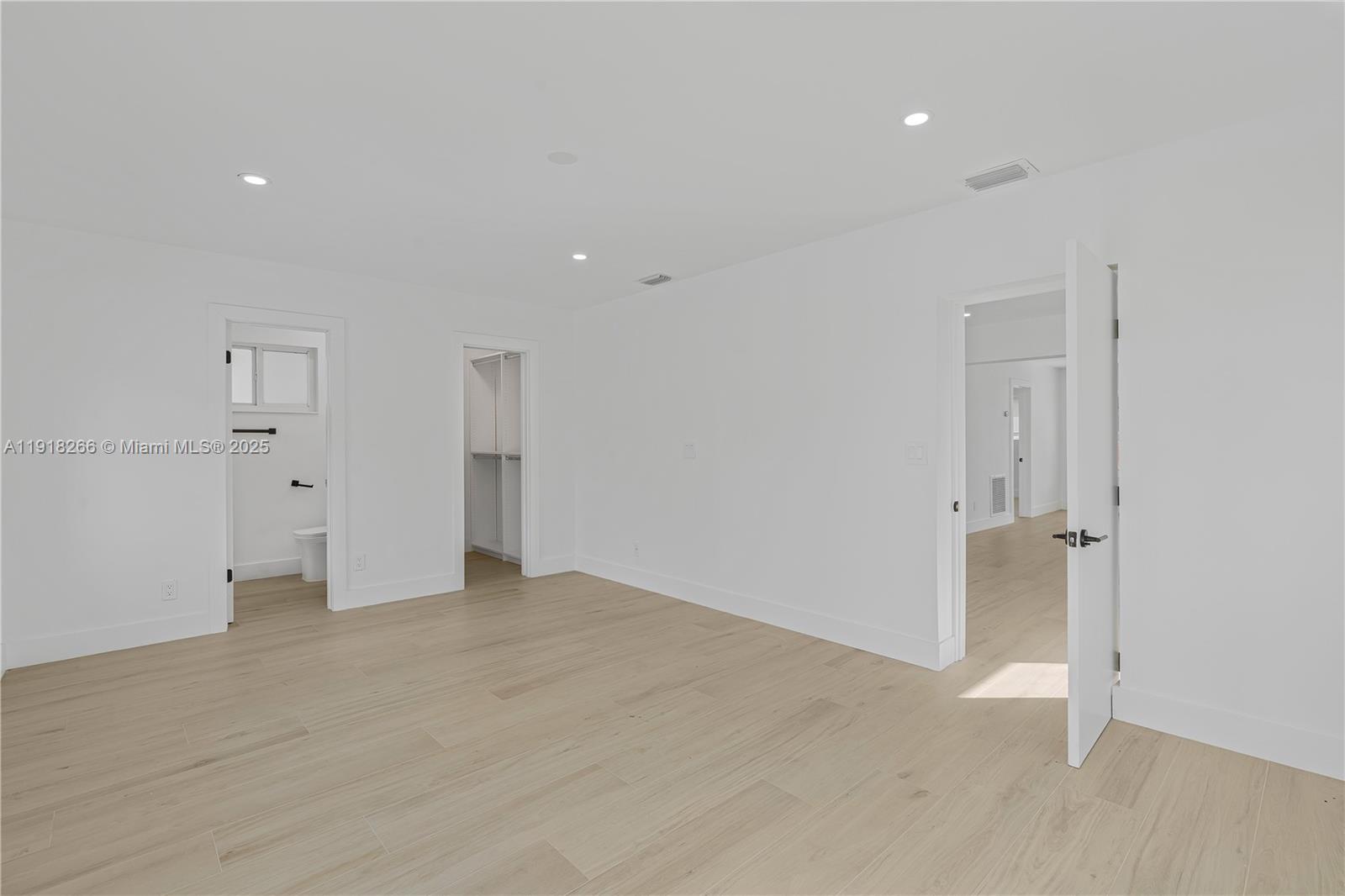 CENTRAL GOLF SEC OF HOLLY - Residential