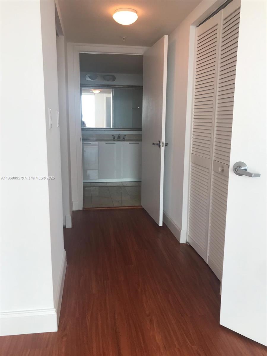 1800 N Bayshore Dr 3910