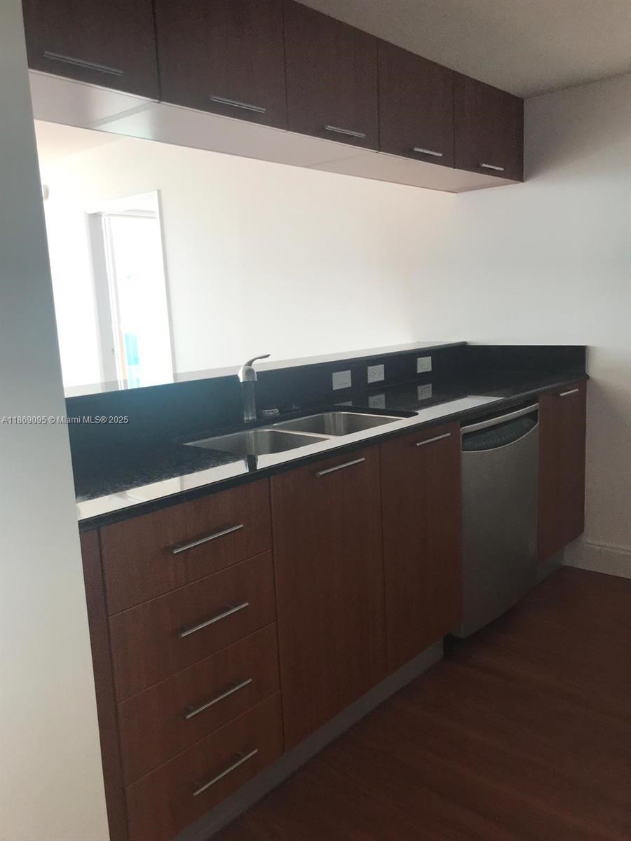 1800 CLUB CONDO - Residential