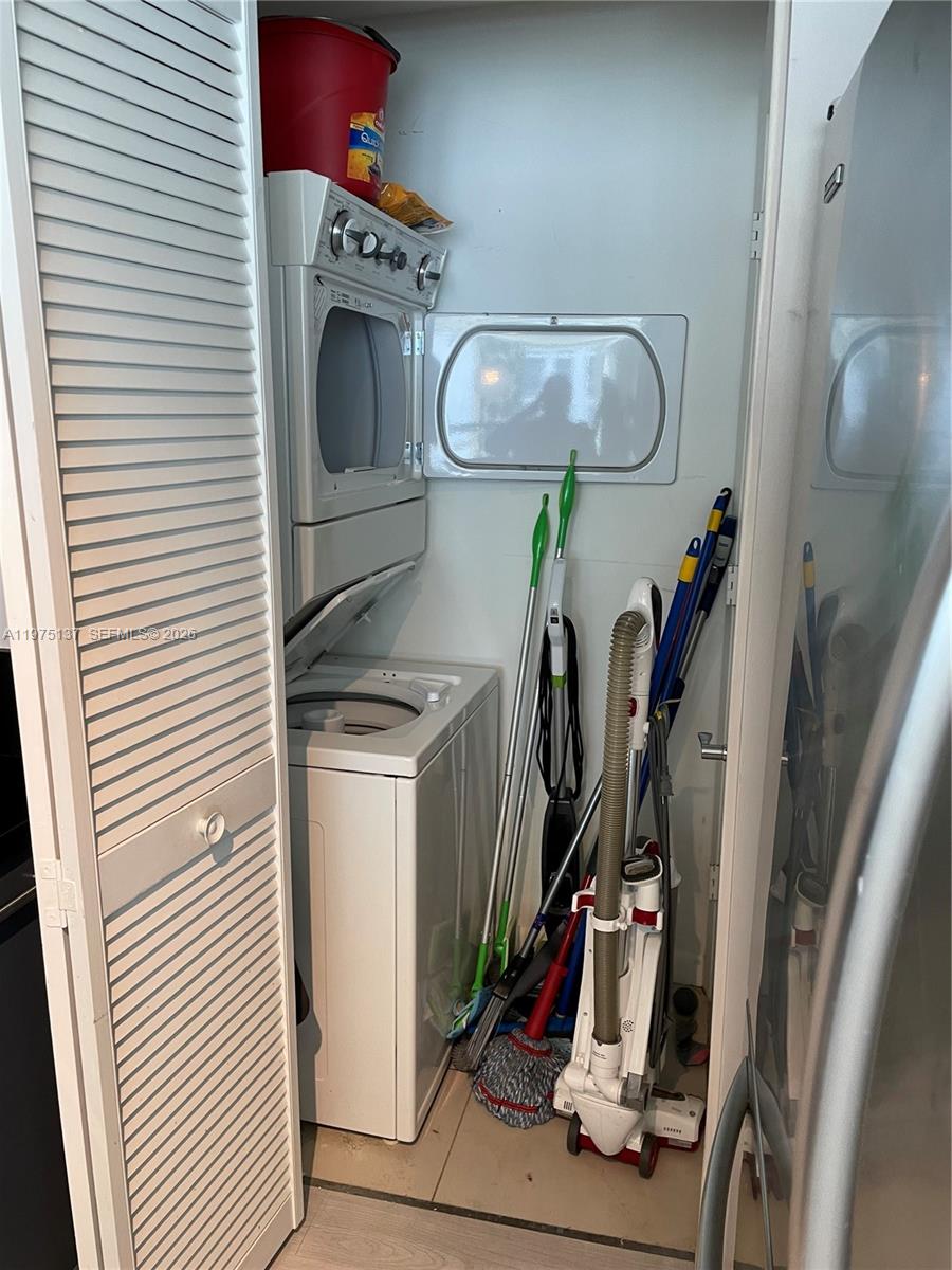 VIZCAYNE SOUTH CONDO - Residential Lease