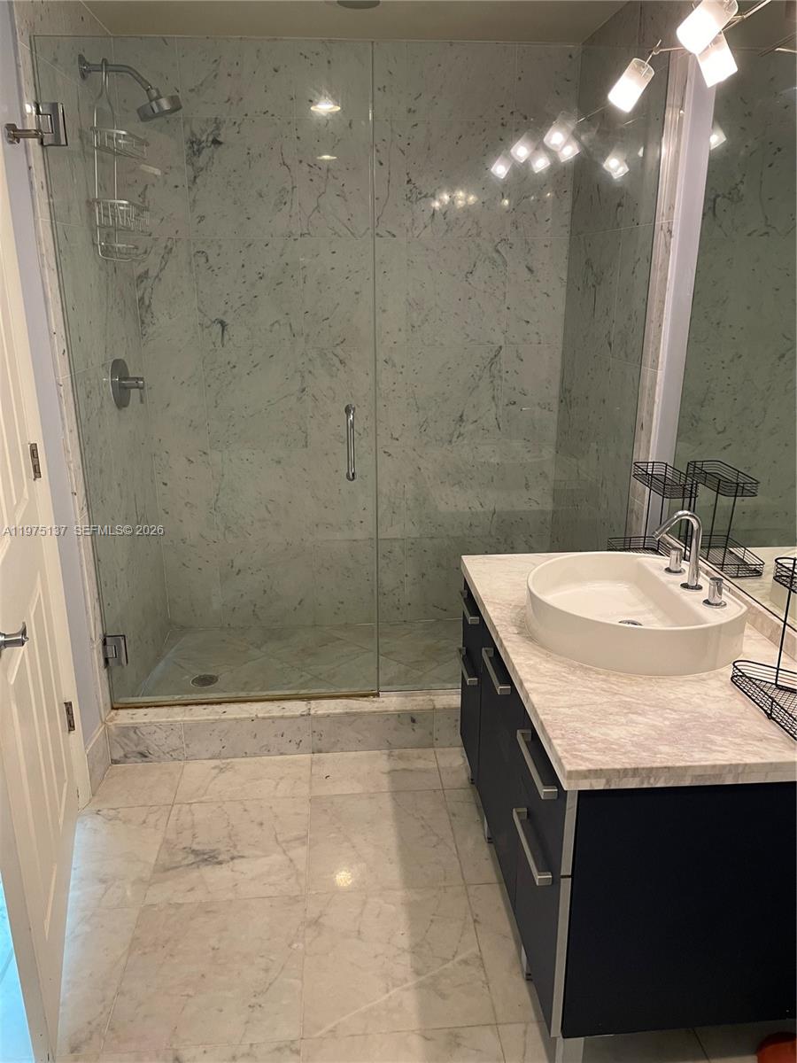 VIZCAYNE SOUTH CONDO - Residential Lease