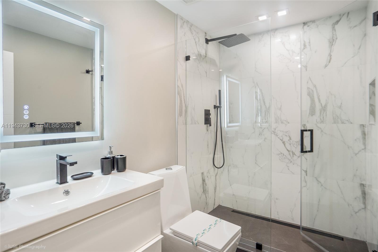 CRESTWOOD - Residential Lease