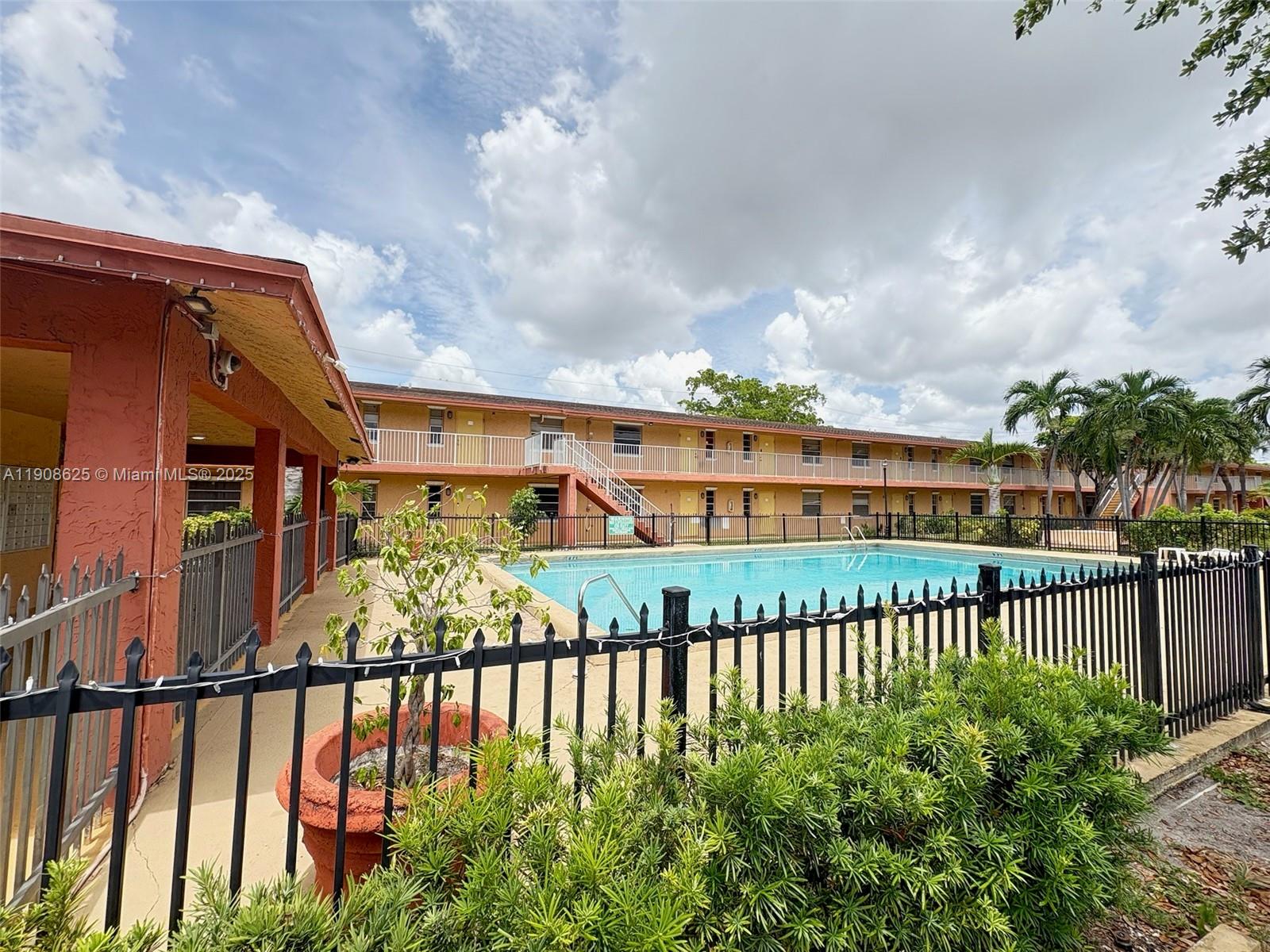 COURTS AT OAKLAND PARK - Residential Lease