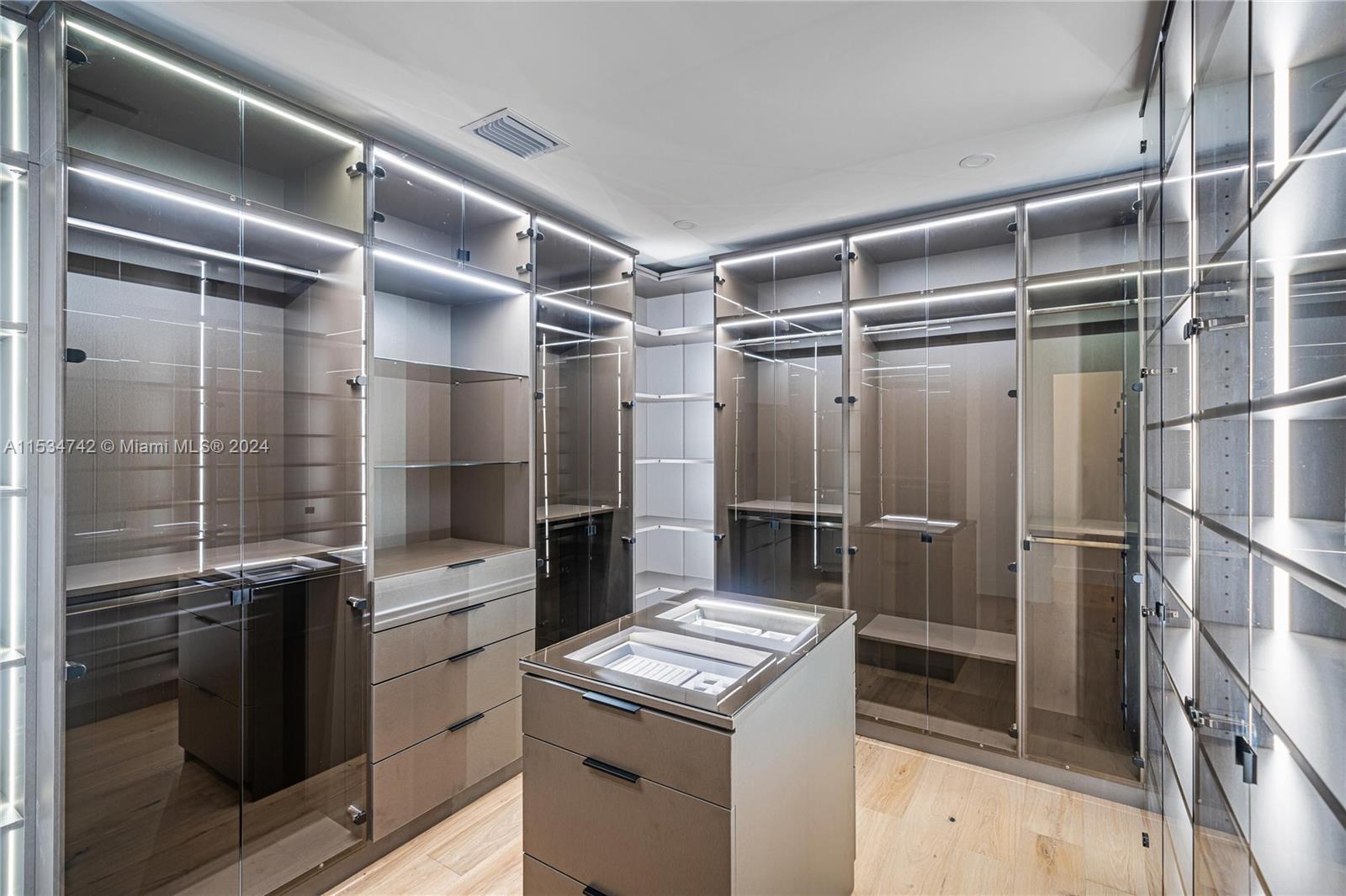 CORAL GABLE COUNTRY CLUB - Residential