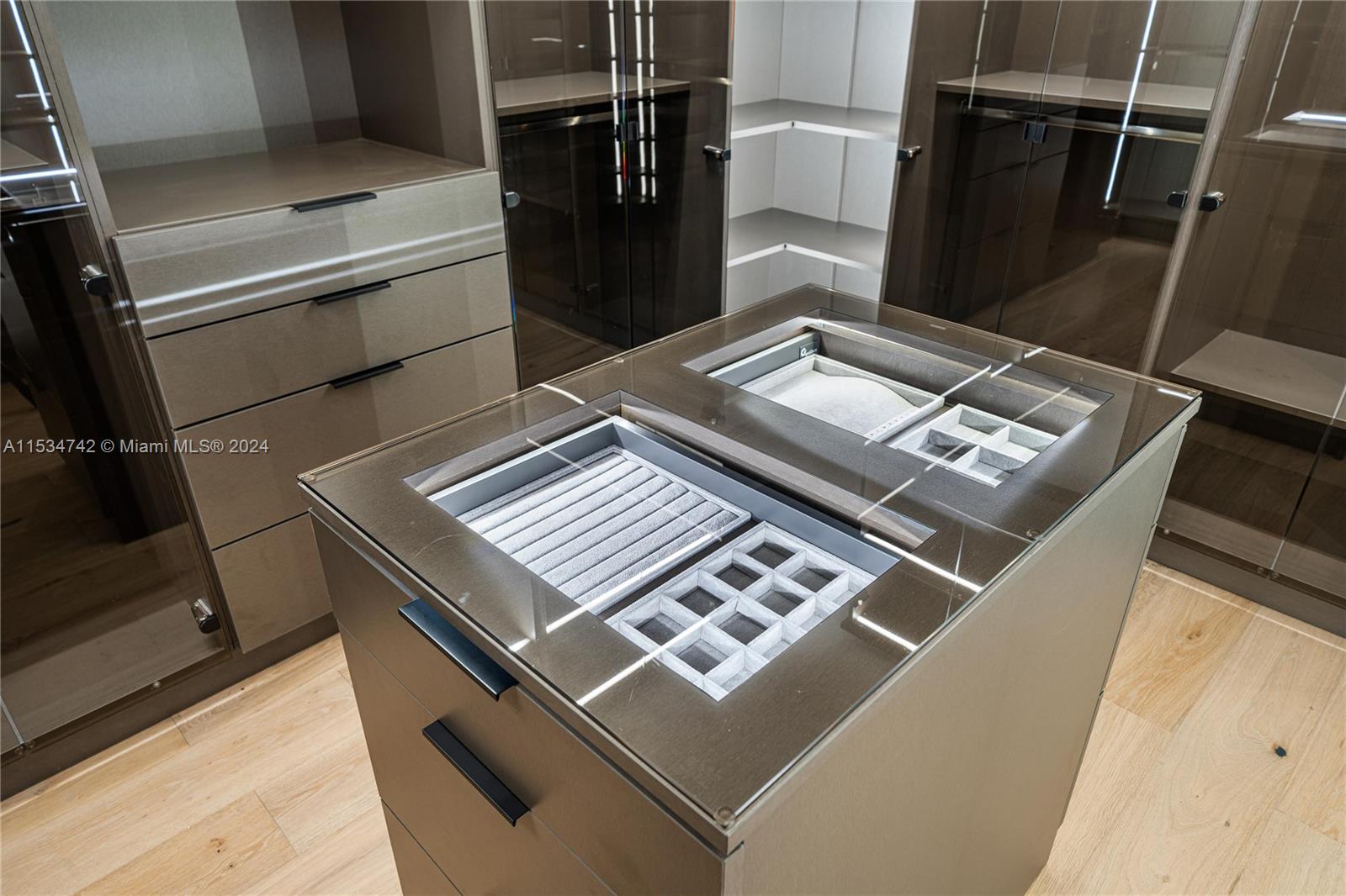 CORAL GABLE COUNTRY CLUB - Residential