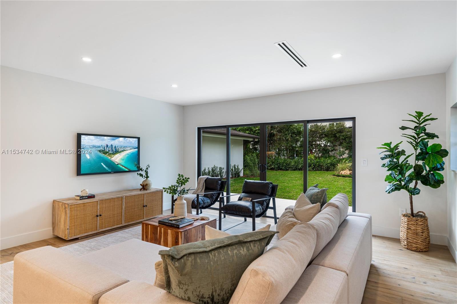 CORAL GABLE COUNTRY CLUB - Residential