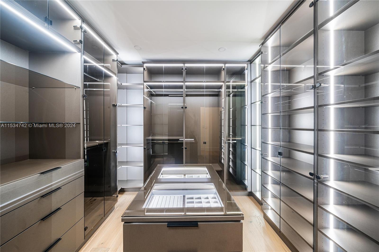 CORAL GABLE COUNTRY CLUB - Residential