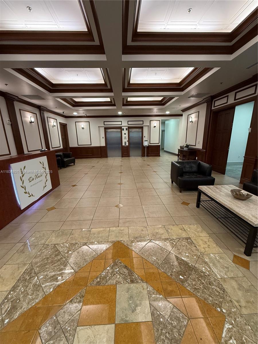 2665 SW 37th Ave 1213, Miami, FL, 33133/$429,000 2 2665 SW 37th Ave 1213