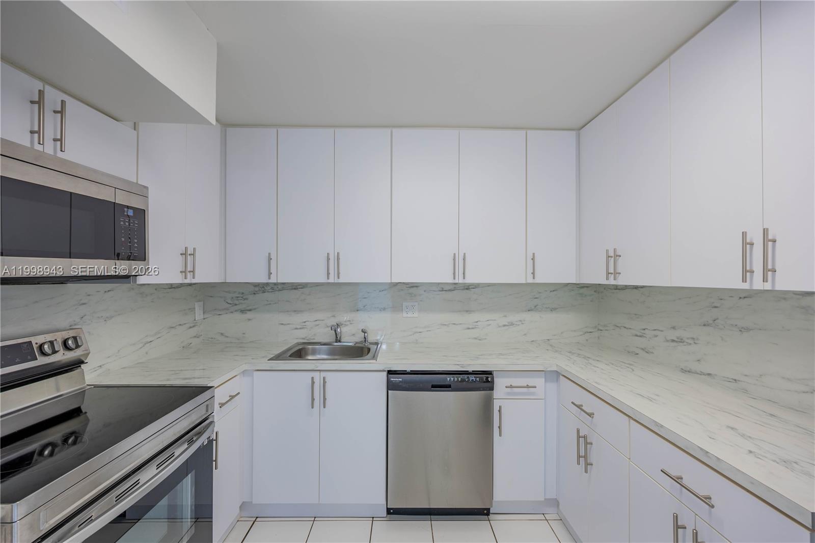 MANORS OF INVERRARY XII - Residential Lease