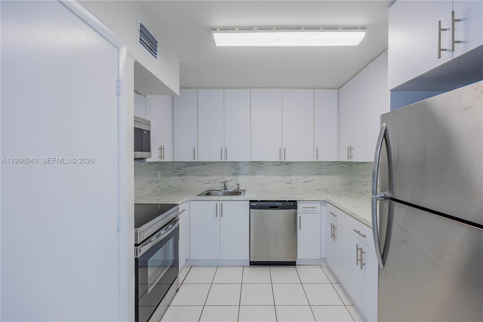 MANORS OF INVERRARY XII - Residential Lease