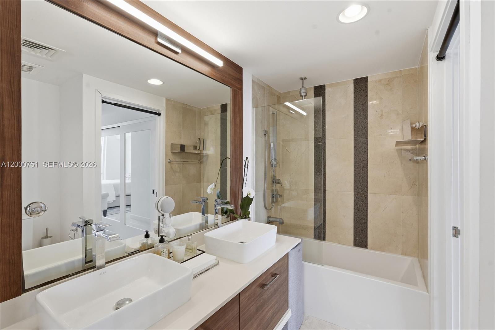 THE CRIMSON CONDO - Residential Lease