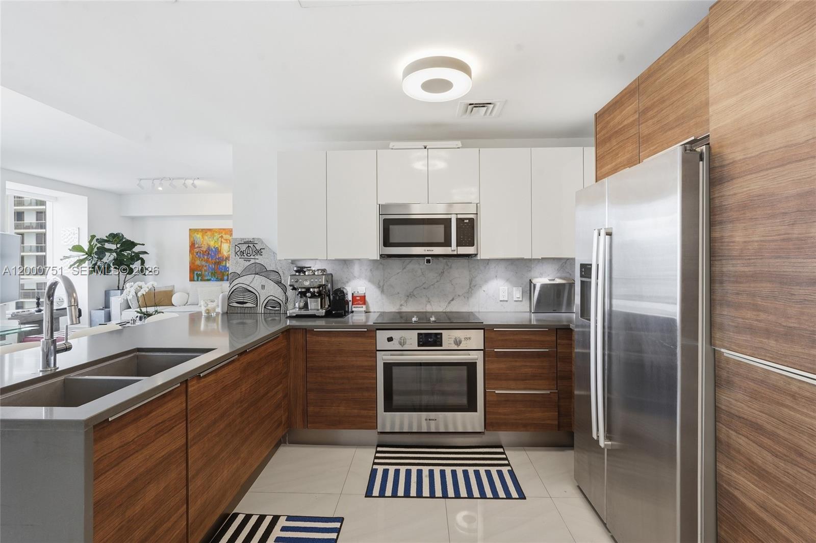 THE CRIMSON CONDO - Residential Lease