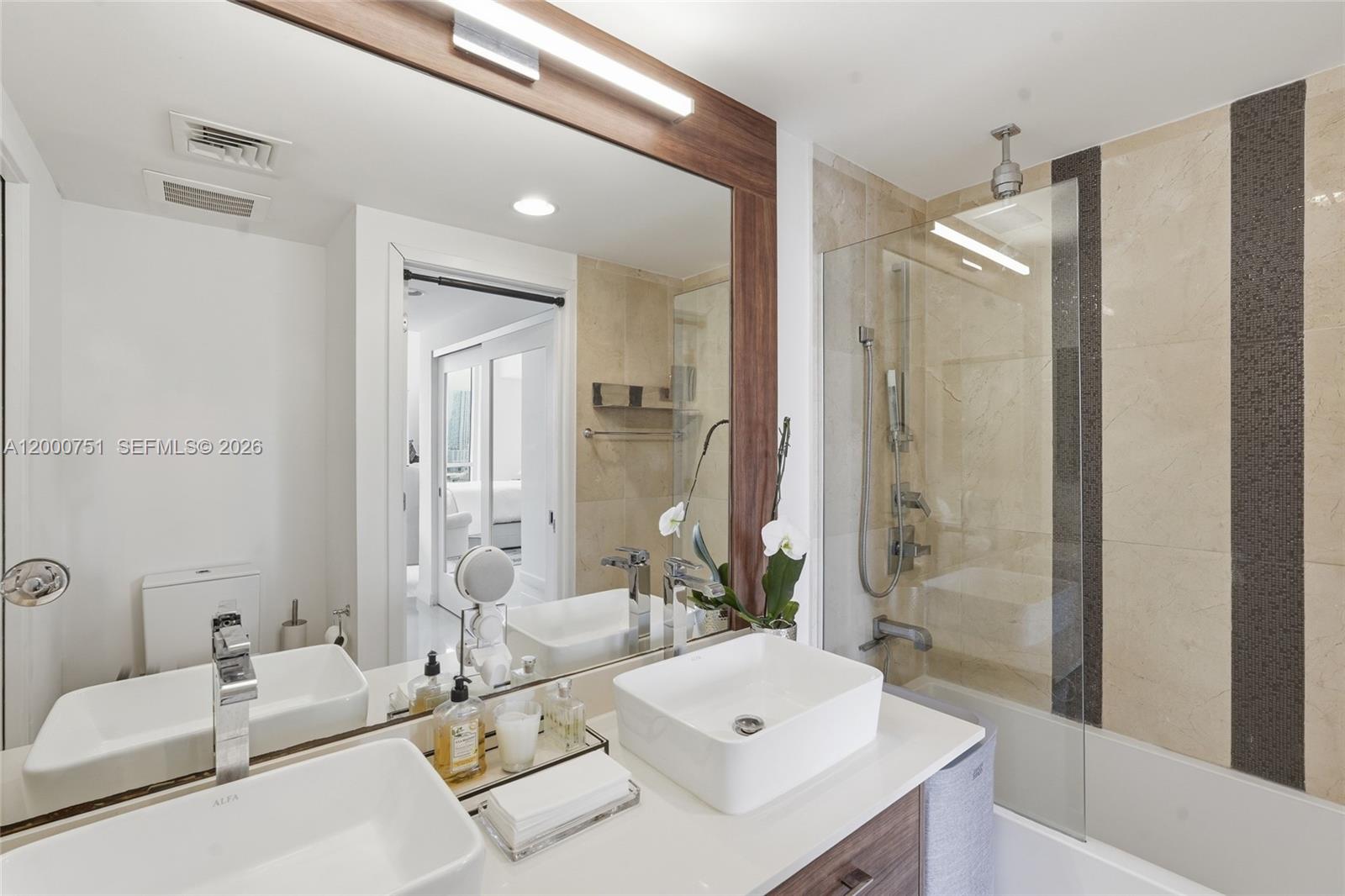 THE CRIMSON CONDO - Residential Lease