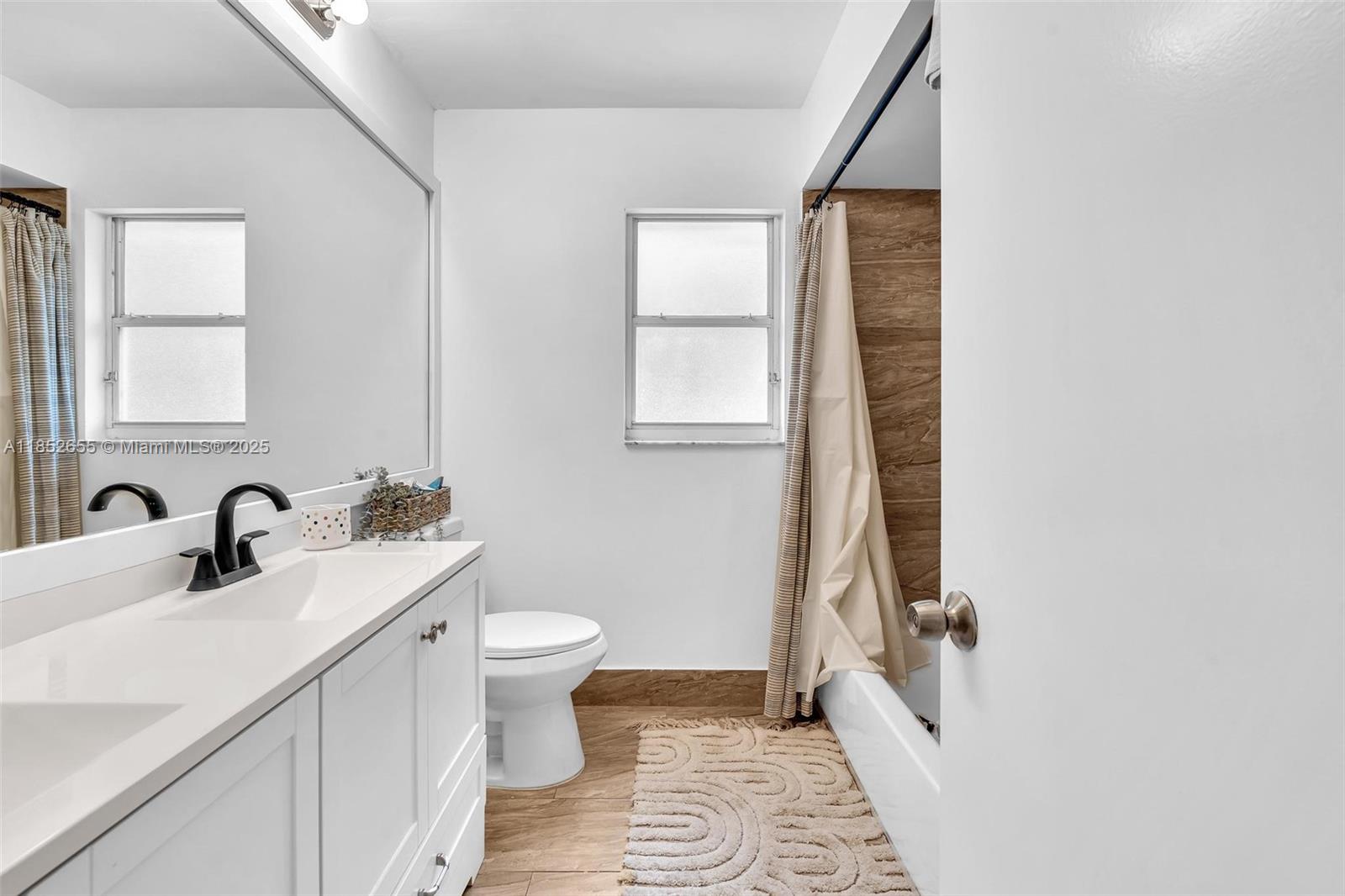 EMBASSY LAKES - Residential