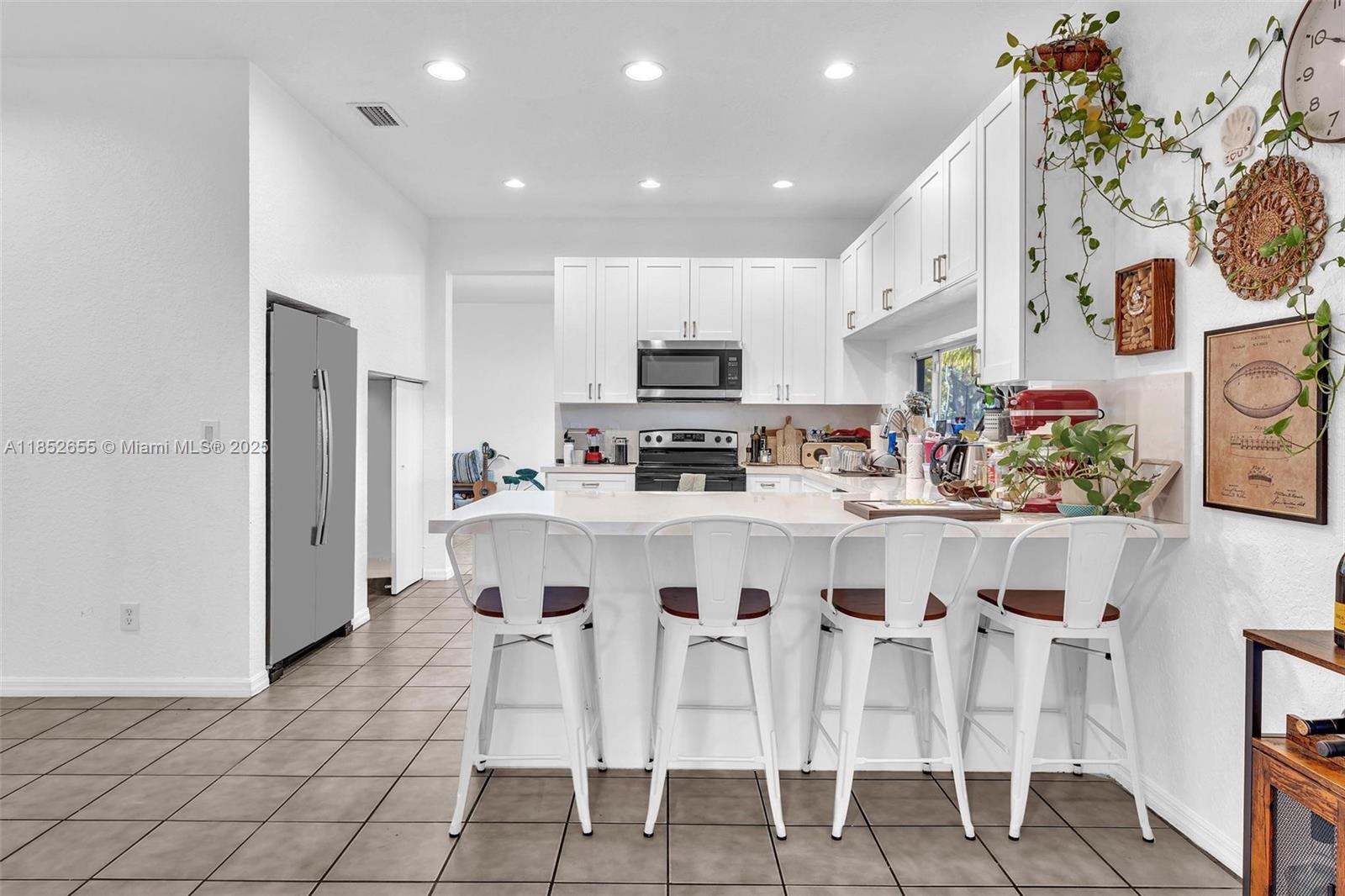 EMBASSY LAKES - Residential