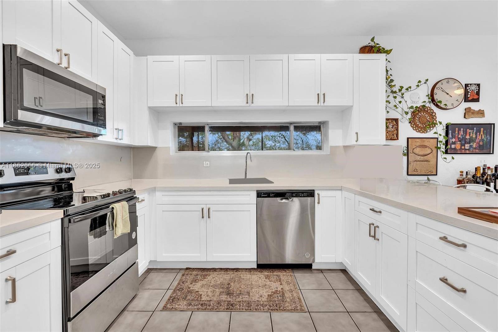 EMBASSY LAKES - Residential