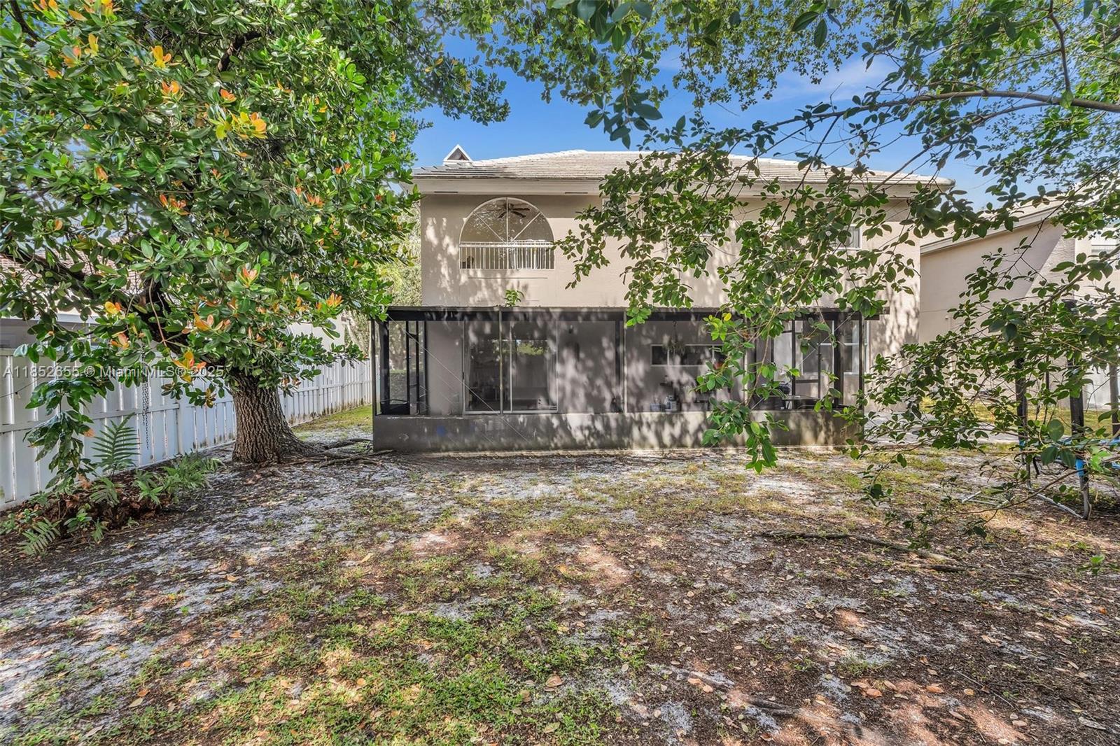 EMBASSY LAKES - Residential