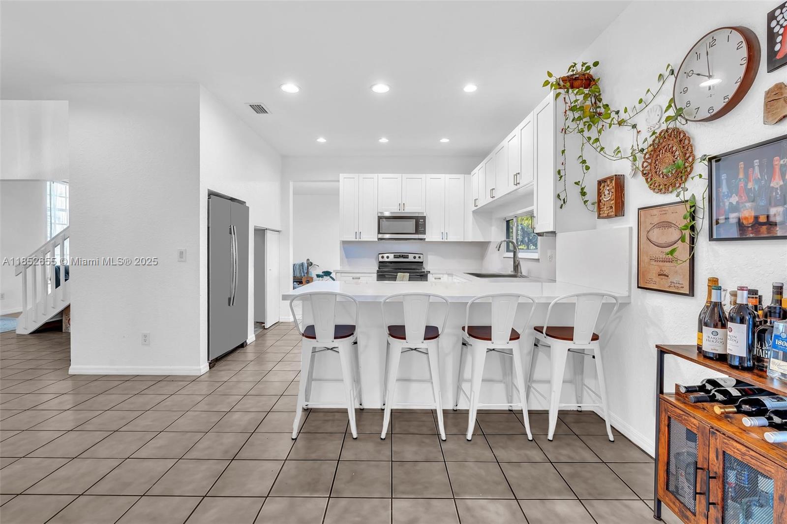 EMBASSY LAKES - Residential