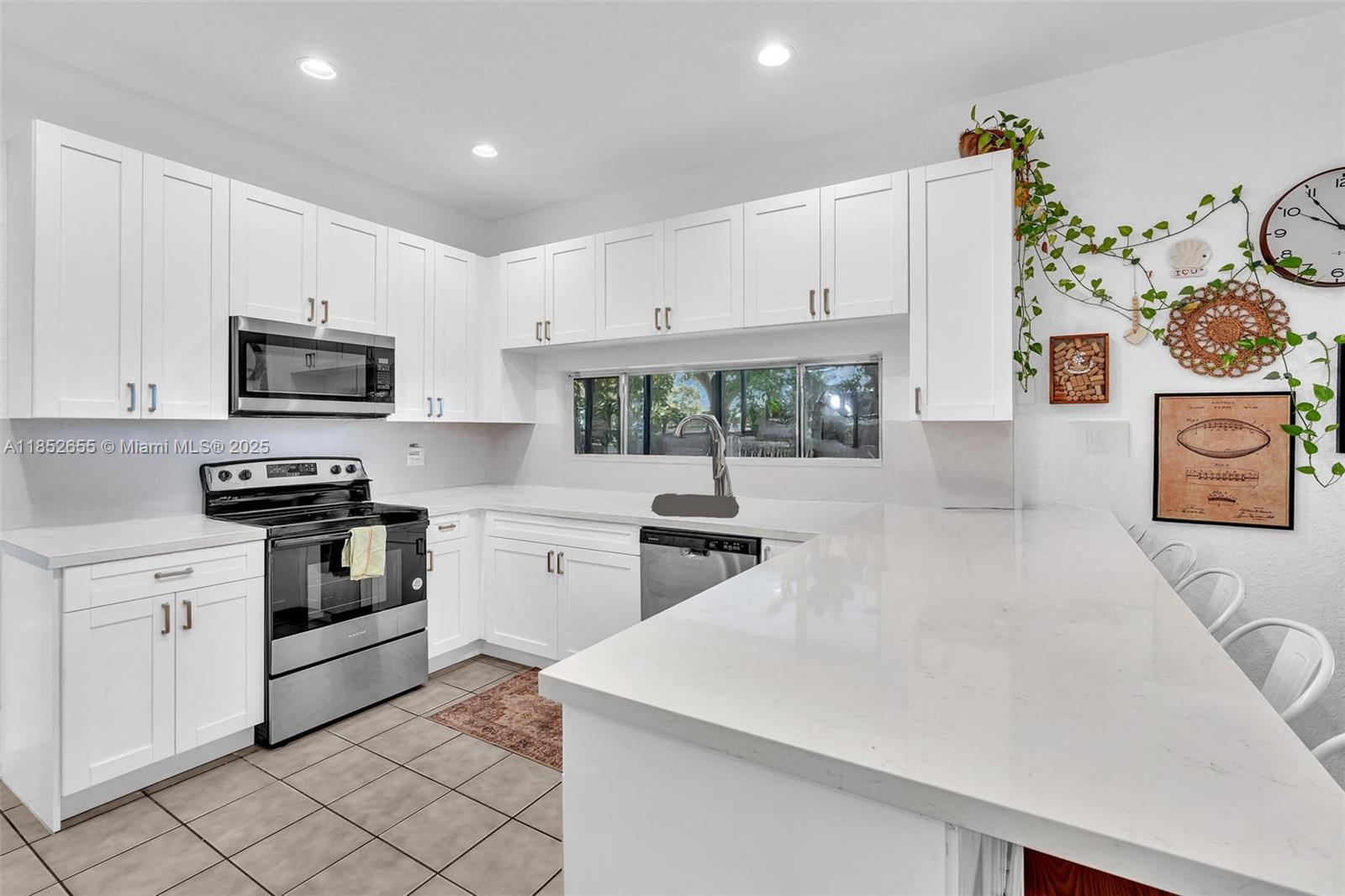 EMBASSY LAKES - Residential