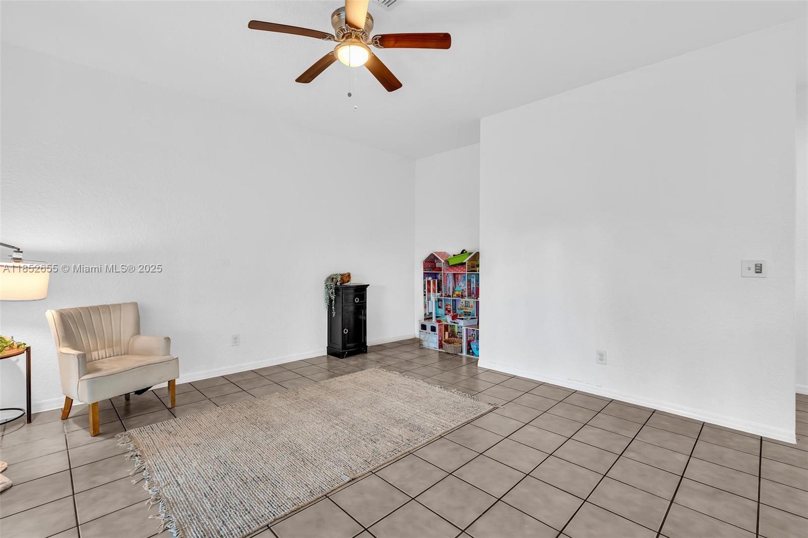 EMBASSY LAKES - Residential