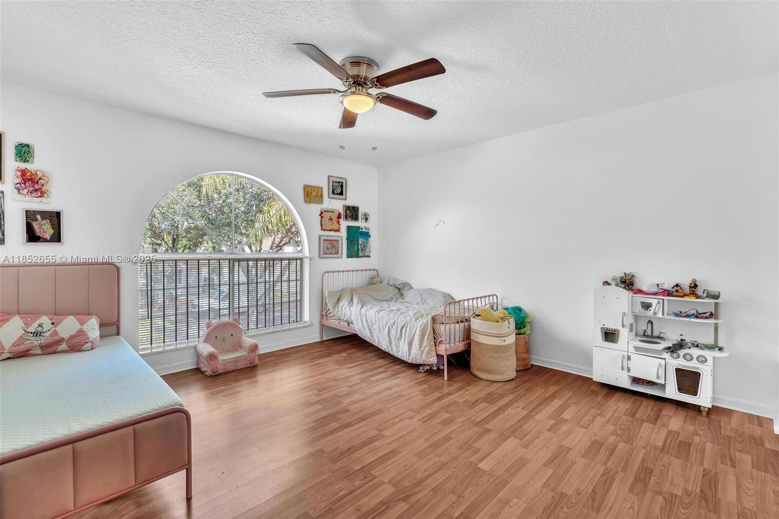EMBASSY LAKES - Residential