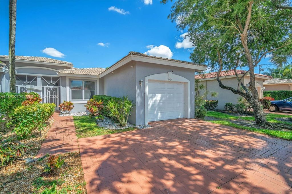 Photo of 9567 N Crescent View Dr N, Boynton Beach, FL 33437 (MLS # A11841020)