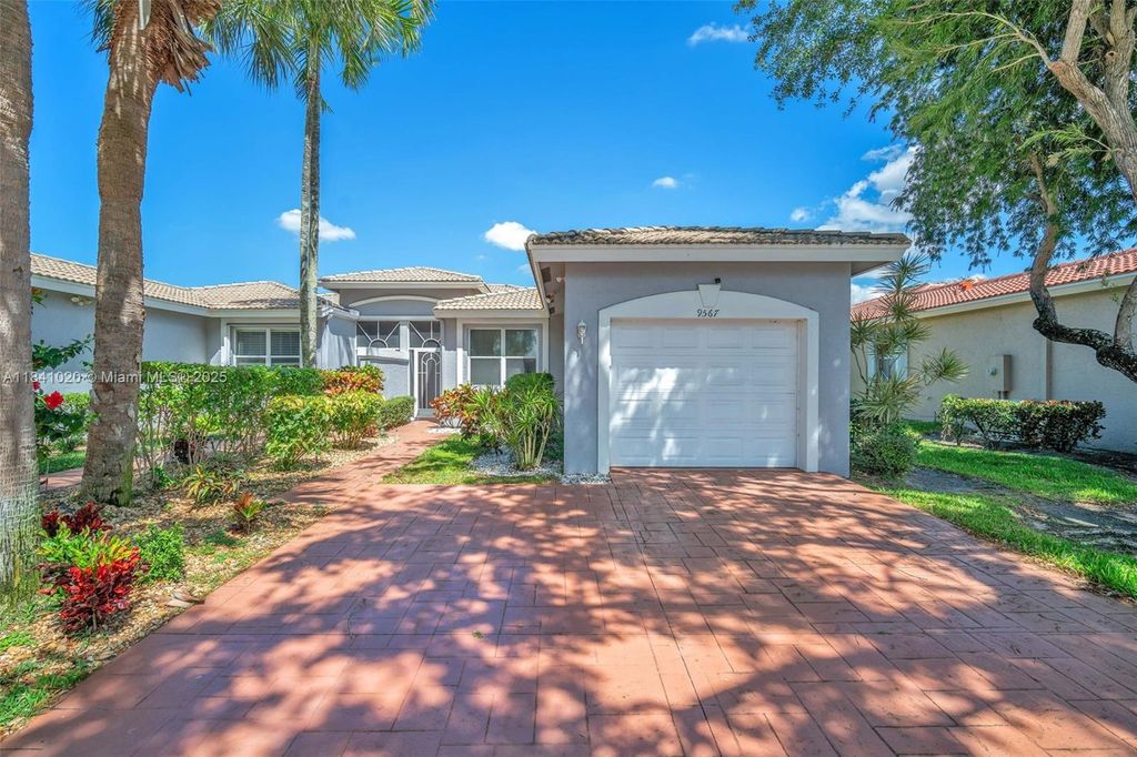 Photo of 9567 N Crescent View Dr N, Boynton Beach, FL 33437 (MLS # A11841020)