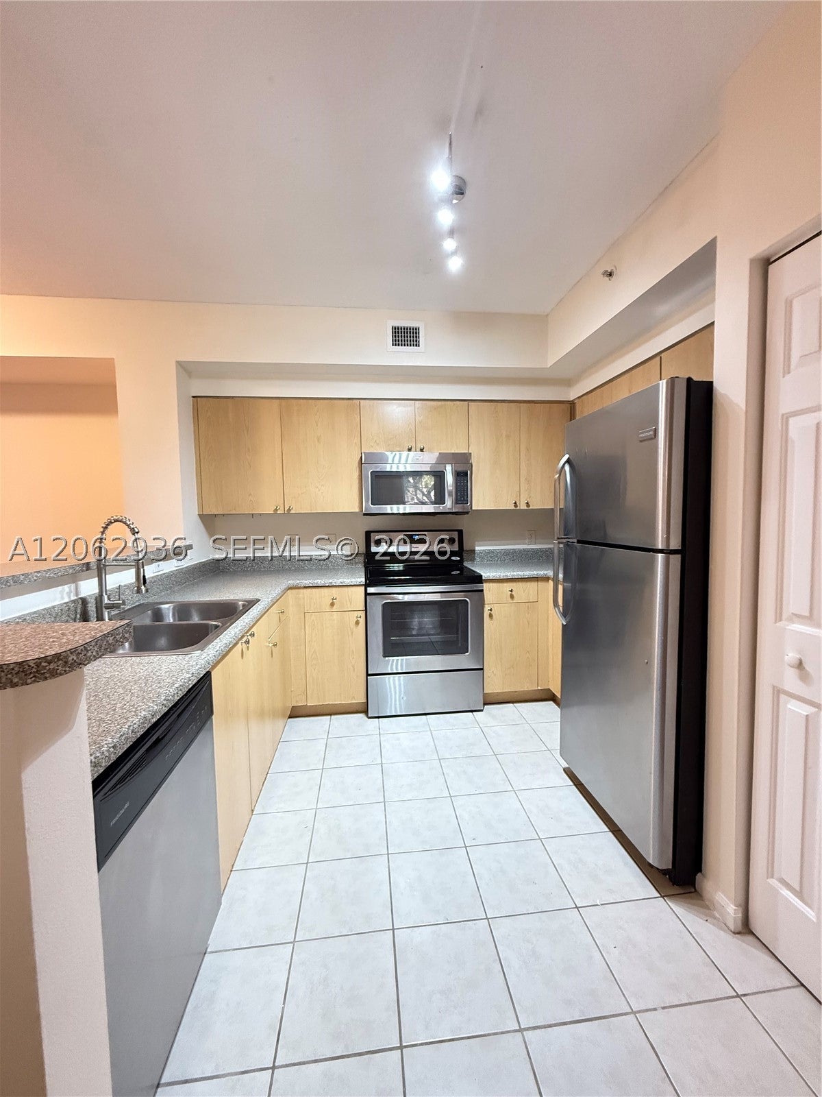 7940 N Nob Hill Rd