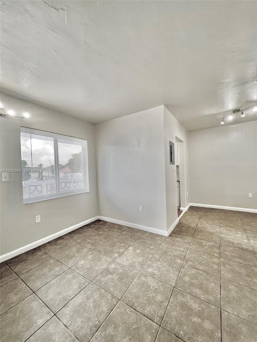 DOWDYS SUB - Residential Lease