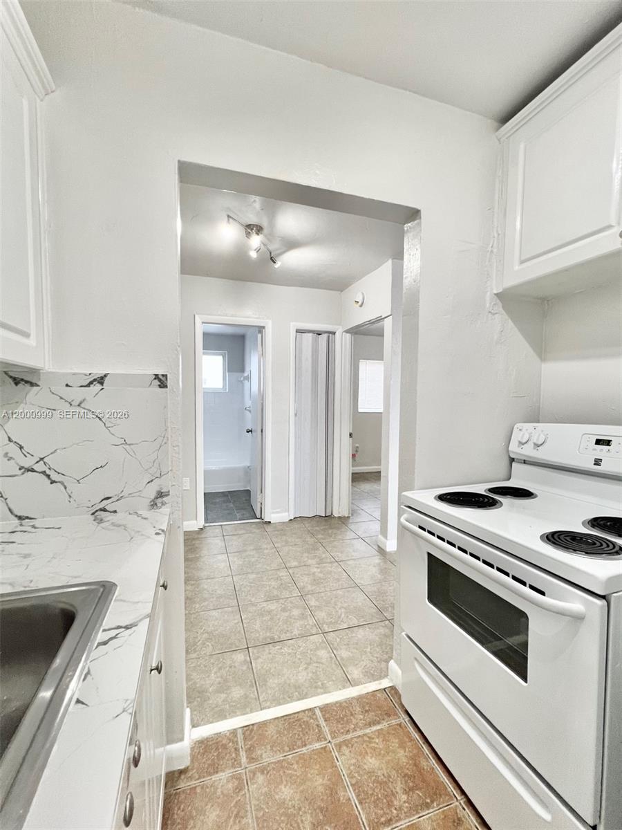 DOWDYS SUB - Residential Lease