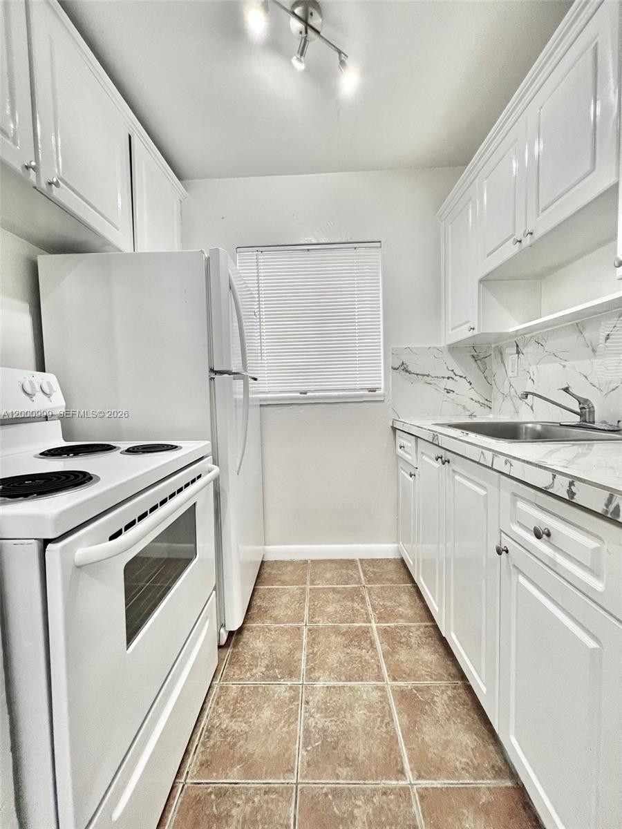 DOWDYS SUB - Residential Lease