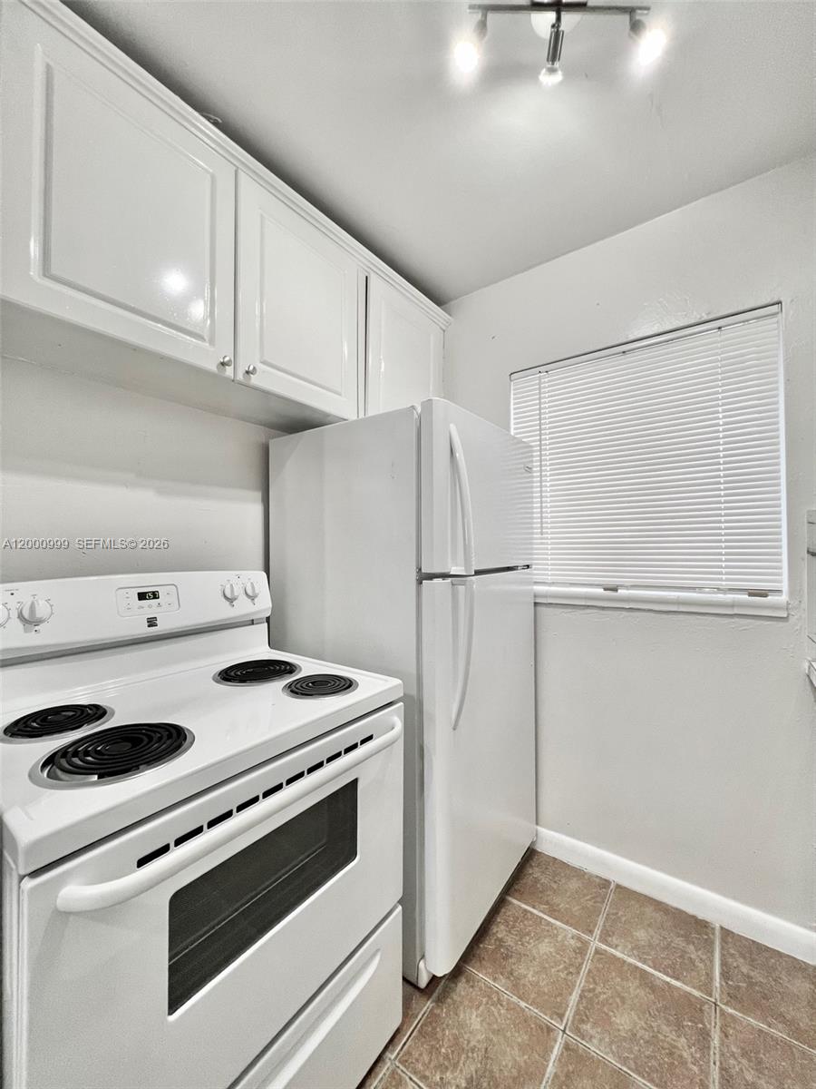 DOWDYS SUB - Residential Lease