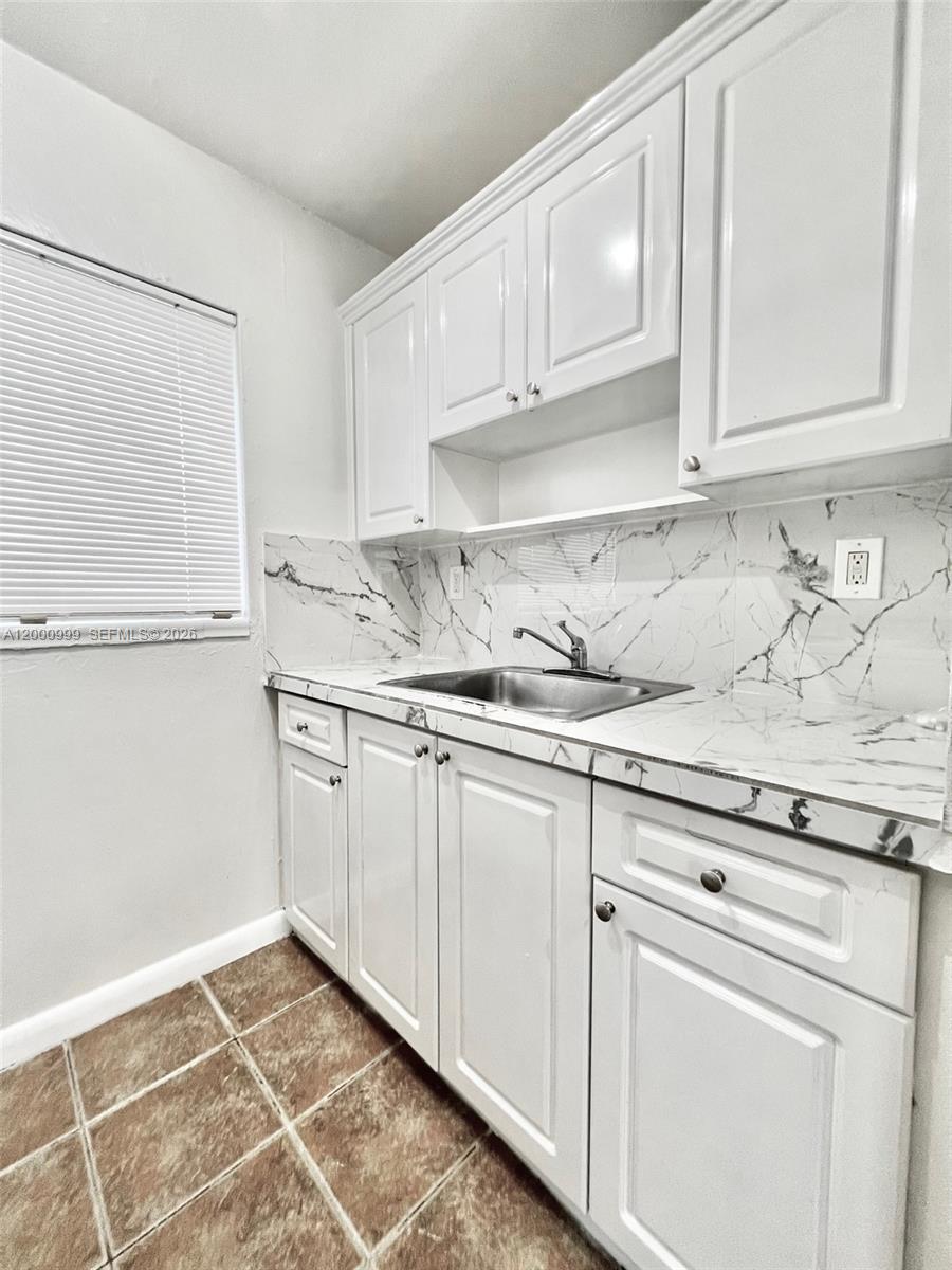 DOWDYS SUB - Residential Lease