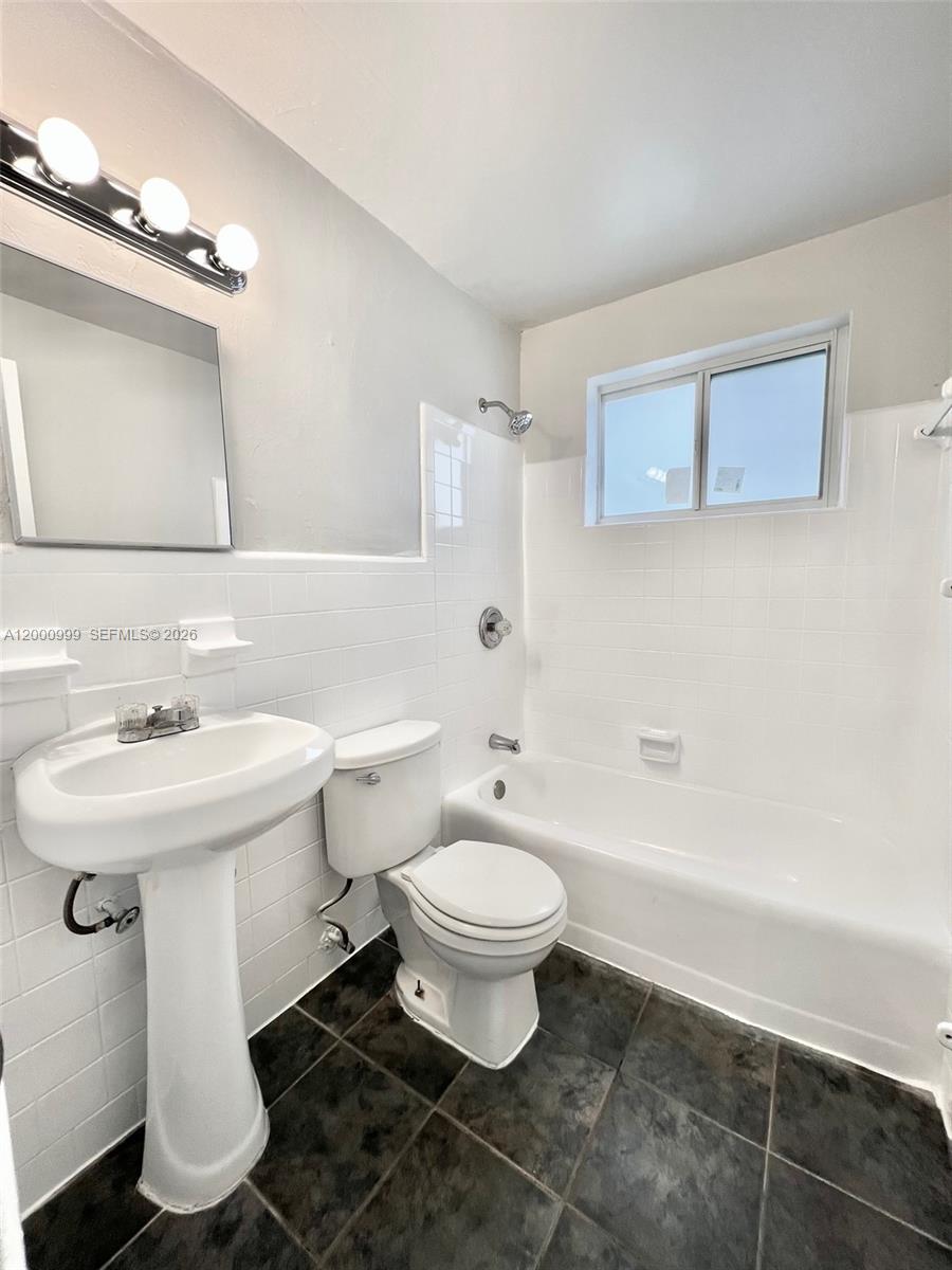 DOWDYS SUB - Residential Lease