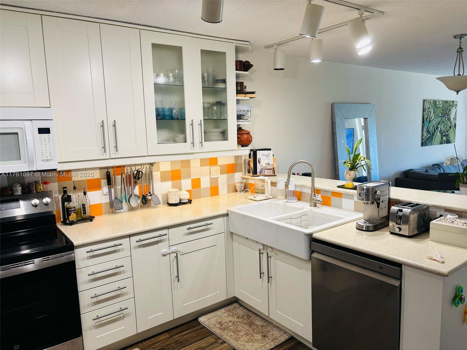 Property for Sale at 5300 Ne 24th Ter 512C, Fort Lauderdale, Broward County, Florida - Bedrooms: 2 
Bathrooms: 2  - $269,900