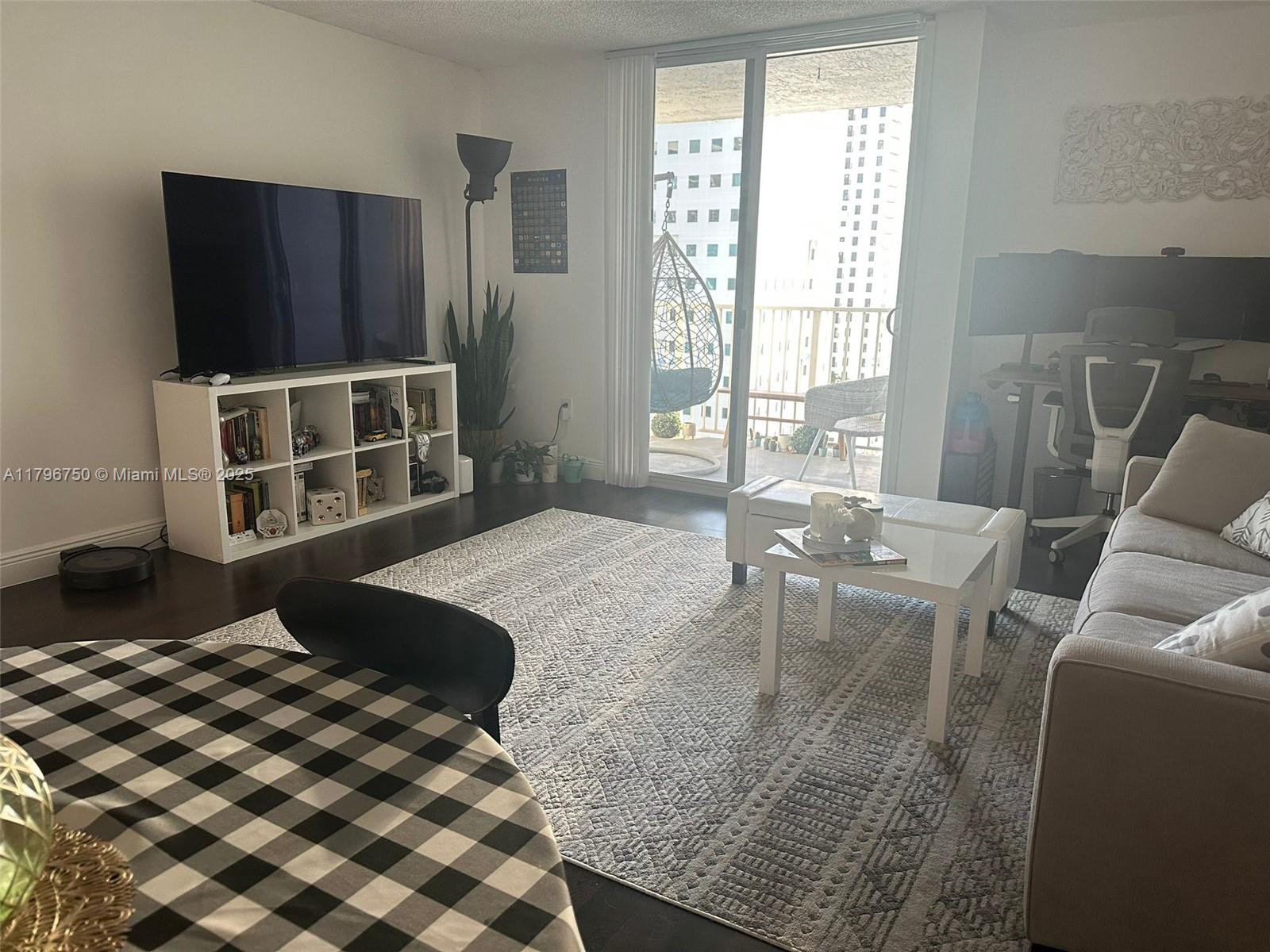 850 N Miami Ave W-2105