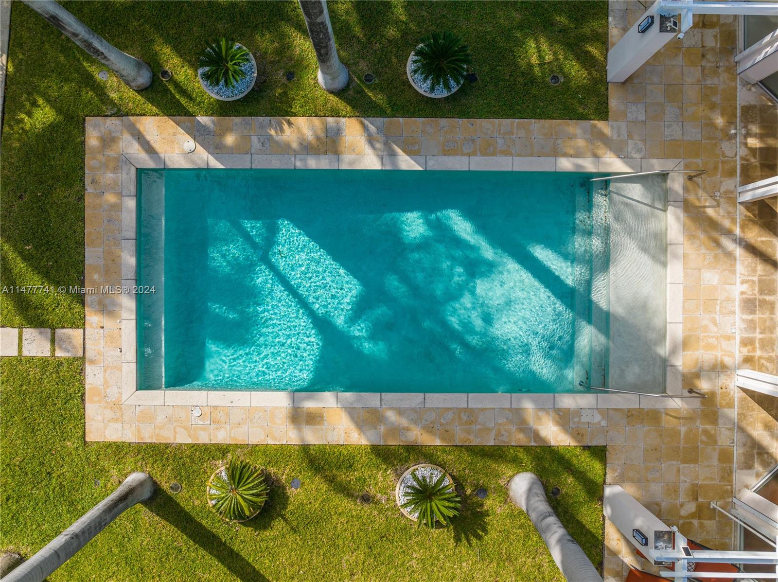 GOLDEN BEACH SEC C - Residential