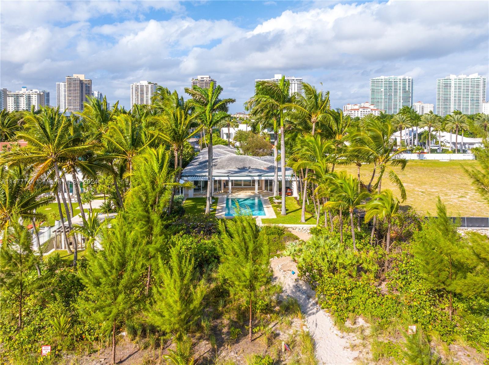 GOLDEN BEACH SEC C - Residential