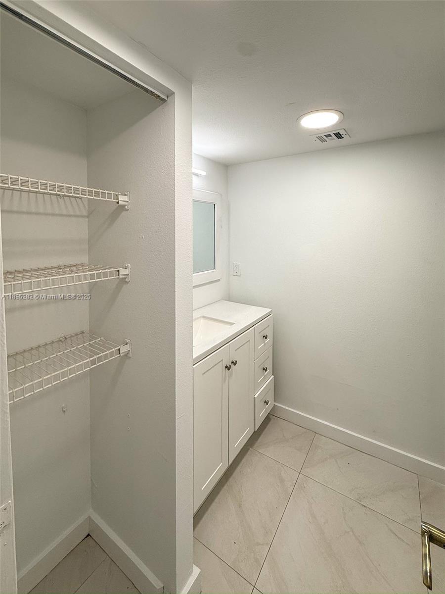 ENVIRON I CONDO 5 AND 6 - Residential Lease