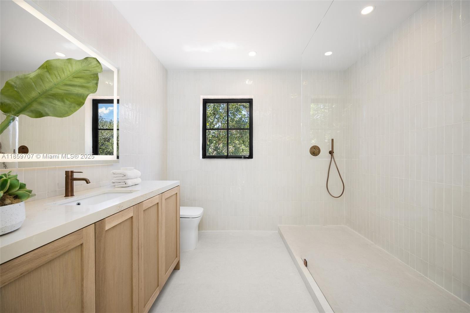 CORAL GABLES RIVIERA SEC - Residential