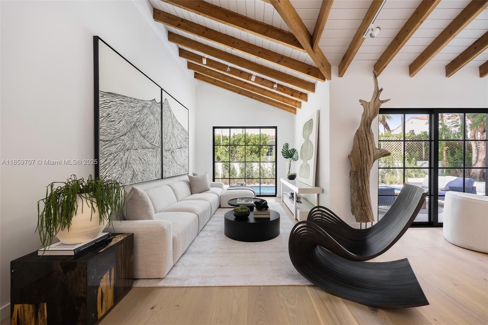 6811 Riviera Dr