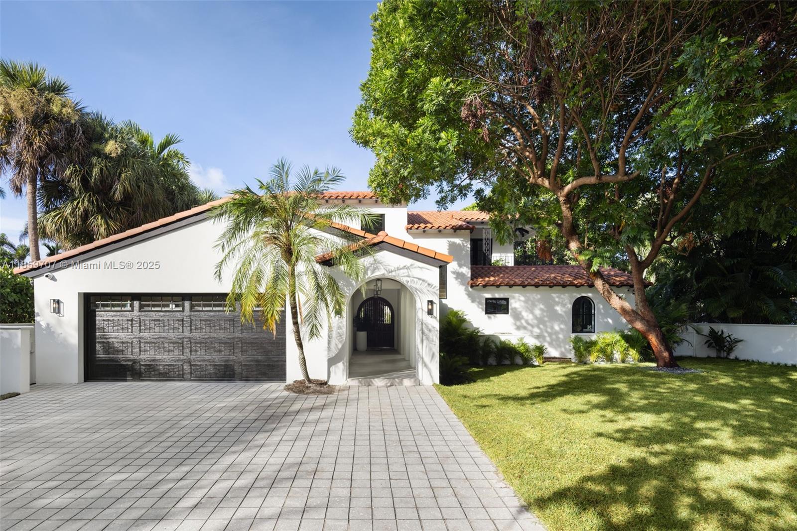 6811 Riviera Dr