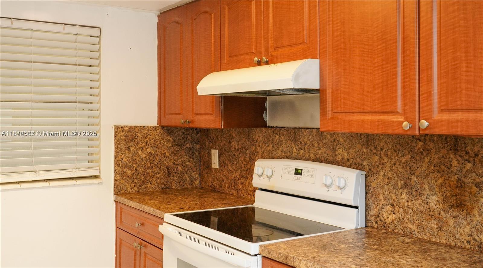 SUTTON HOUSE CONDO - Residential