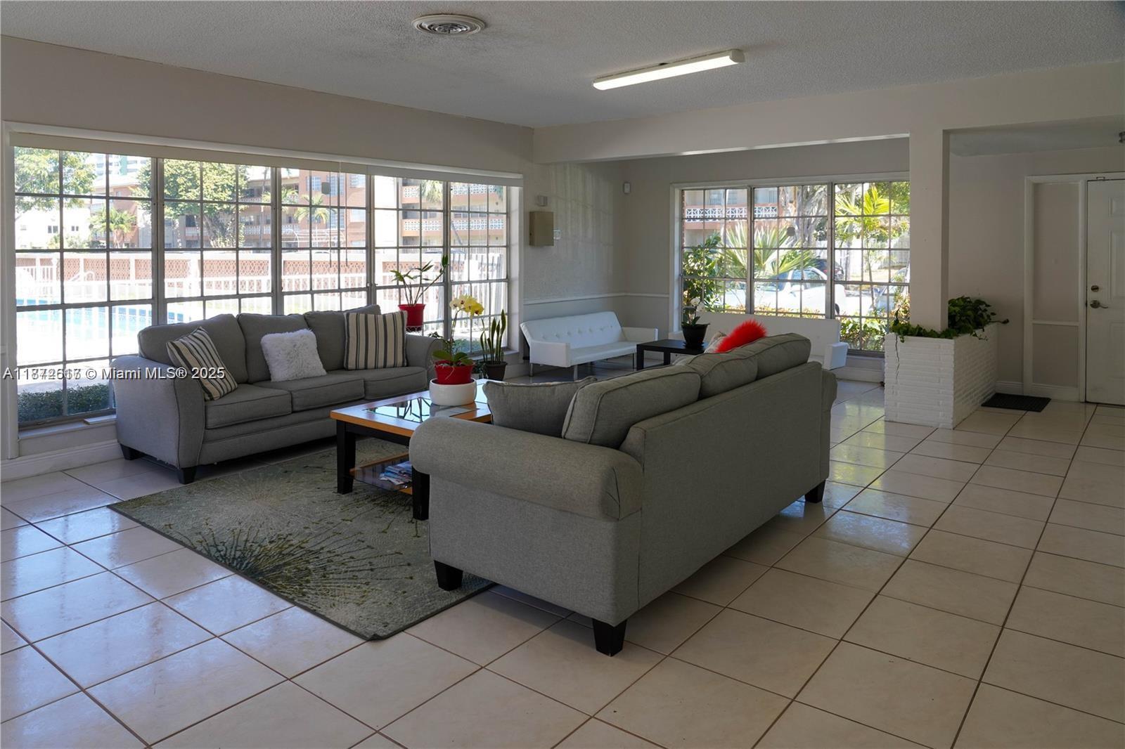 SUTTON HOUSE CONDO - Residential