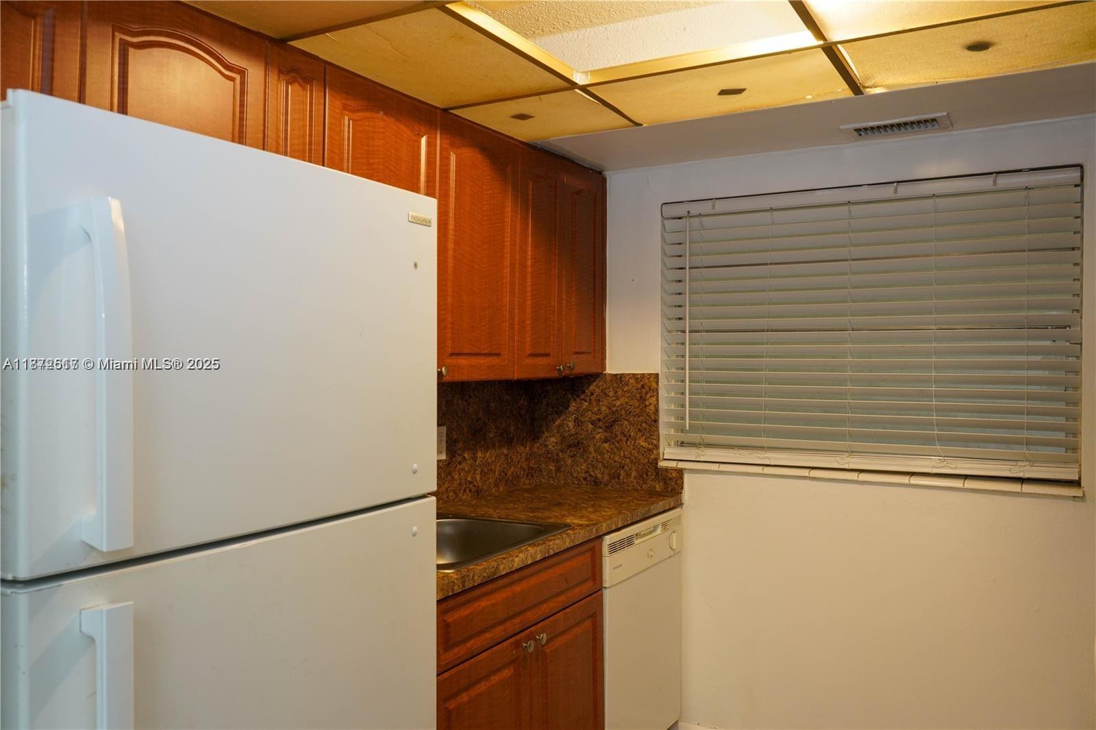 SUTTON HOUSE CONDO - Residential