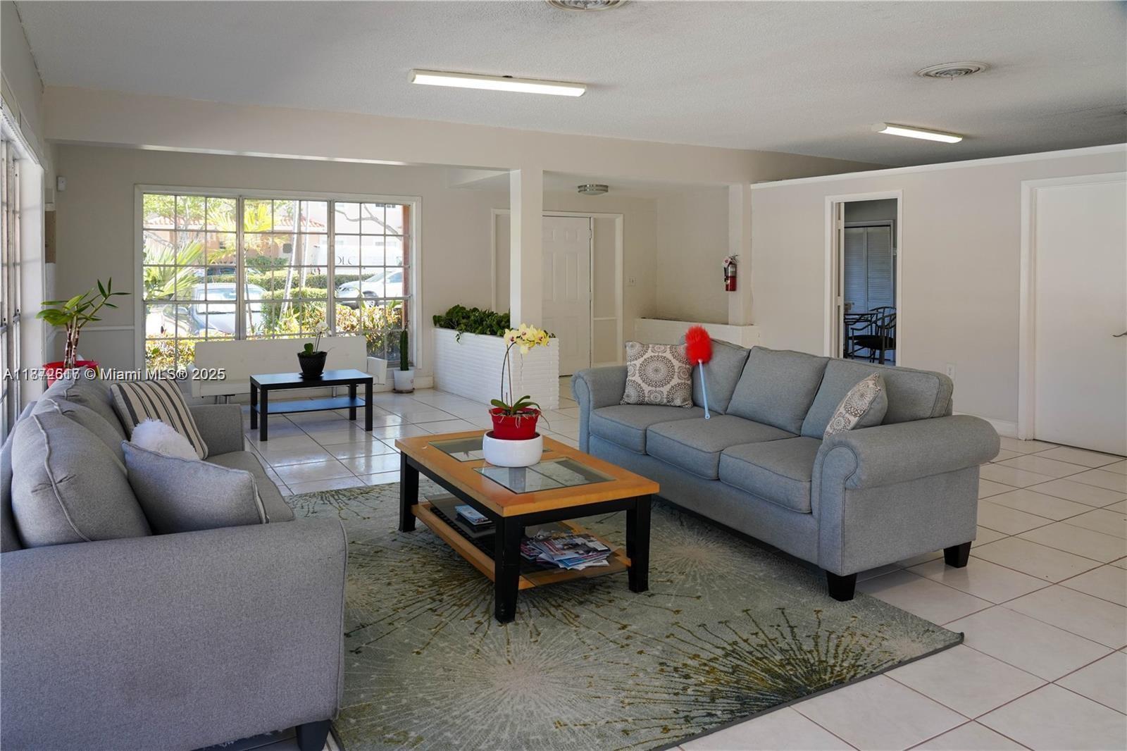 SUTTON HOUSE CONDO - Residential