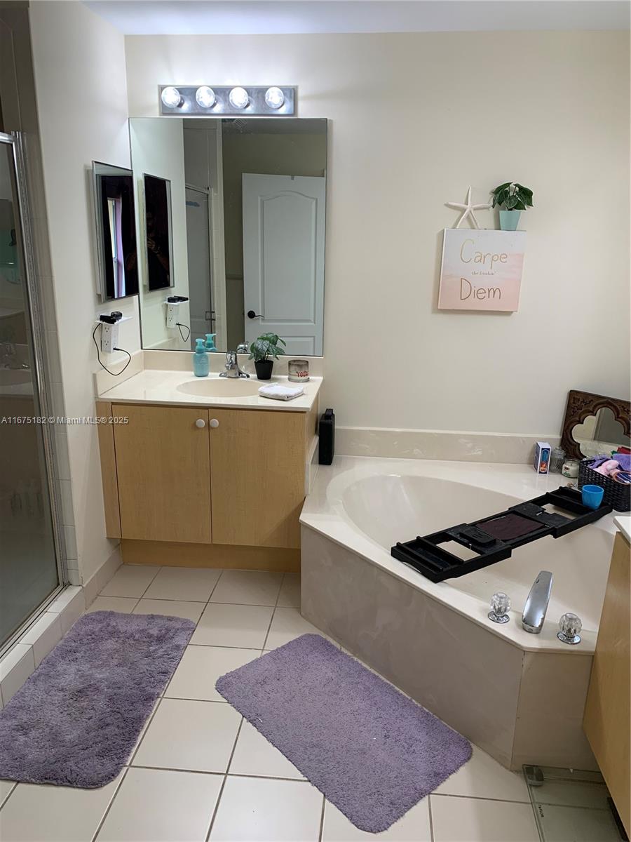 SEMINOLE ESTATES & TOWNHO - Residential