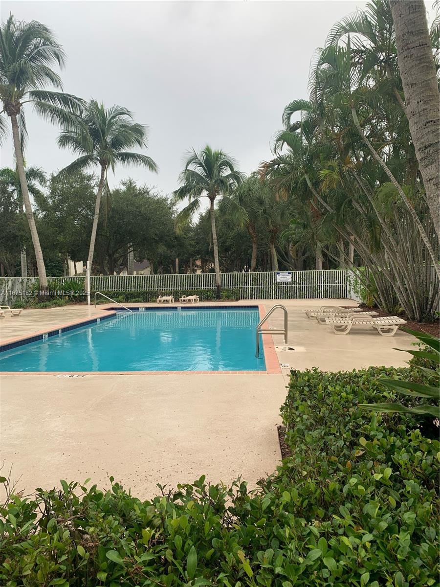 SEMINOLE ESTATES & TOWNHO - Residential